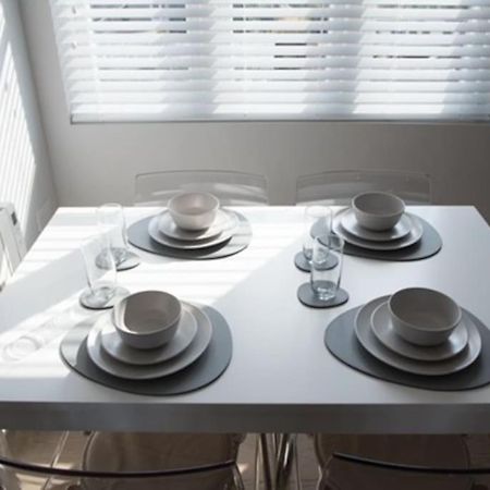 Beautiful, Spacious 1 Bed Flat เบรนท์วูด ภายนอก รูปภาพ