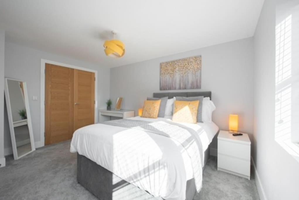 Beautiful, Spacious 1 Bed Flat เบรนท์วูด ภายนอก รูปภาพ