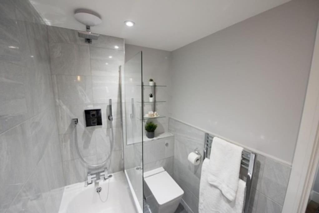 Beautiful, Spacious 1 Bed Flat เบรนท์วูด ภายนอก รูปภาพ