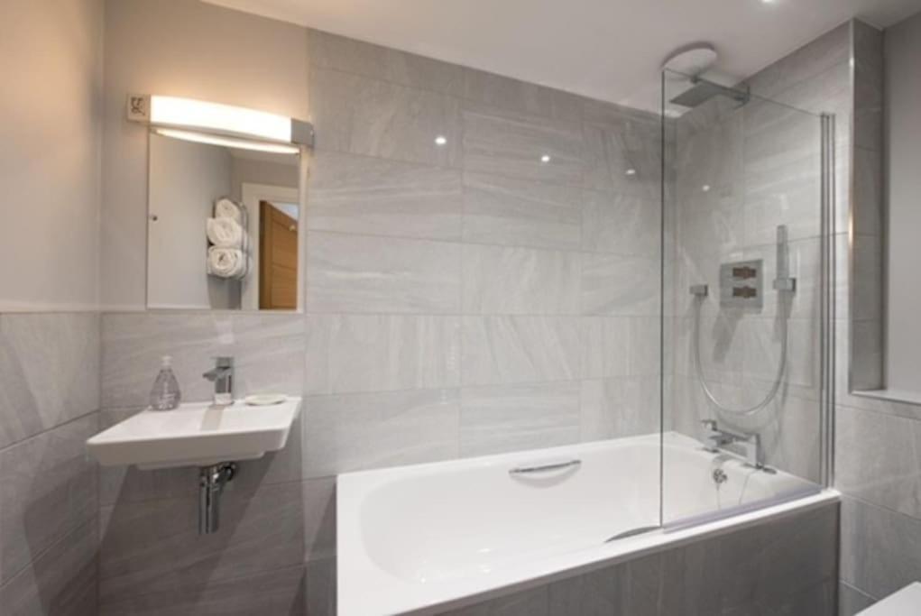Beautiful, Spacious 1 Bed Flat เบรนท์วูด ภายนอก รูปภาพ