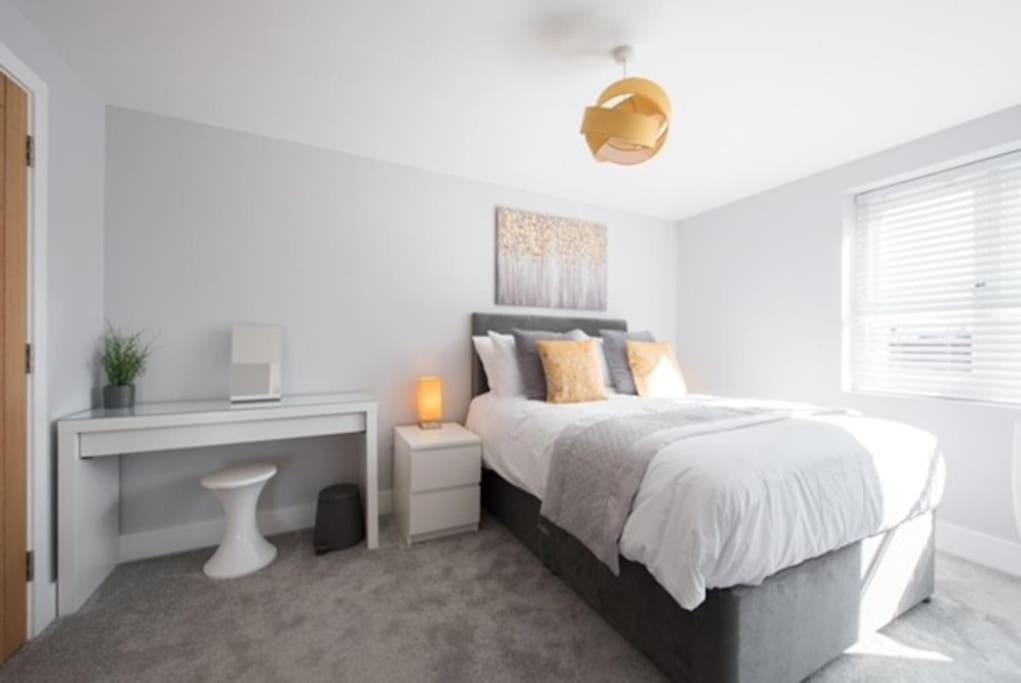 Beautiful, Spacious 1 Bed Flat เบรนท์วูด ภายนอก รูปภาพ