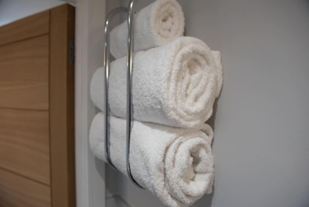 Beautiful, Spacious 1 Bed Flat เบรนท์วูด ภายนอก รูปภาพ