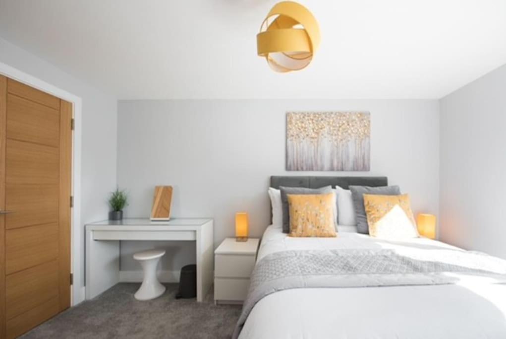 Beautiful, Spacious 1 Bed Flat เบรนท์วูด ภายนอก รูปภาพ